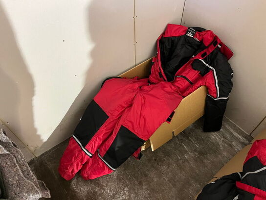 1 kasse med arbejdstøj