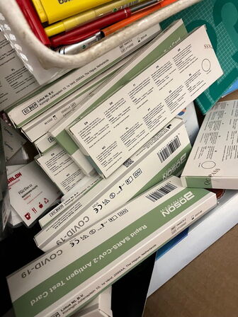 2 stk. kasser med indhold