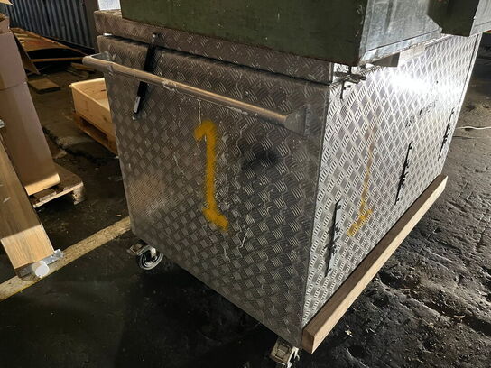 Stor ALU-transportkasse samt 3 mindre transportkassser