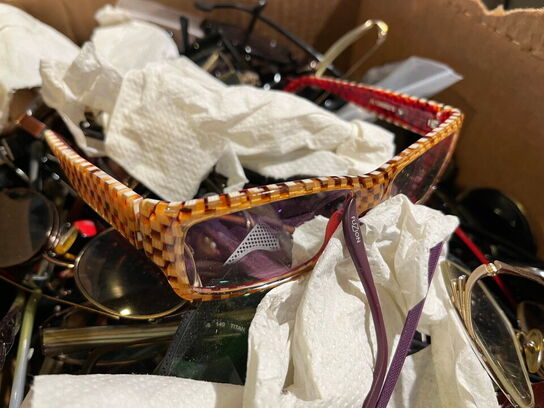 7 stk. kasser med brugte briller