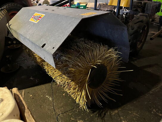 Redskabsbærer, TEXAS PRO TRAC 700,  med kost og skrabeblad