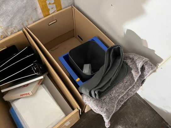 4 stk. kasser med indhold