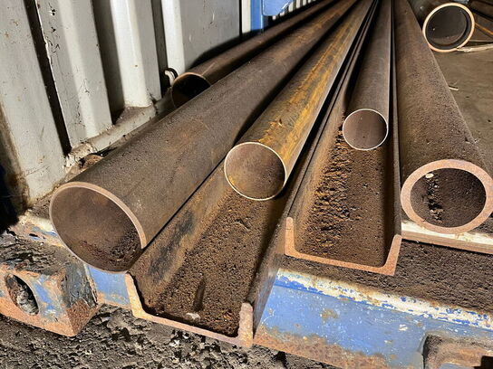 Indhold i container af rustfri, aluminium samt stang jern