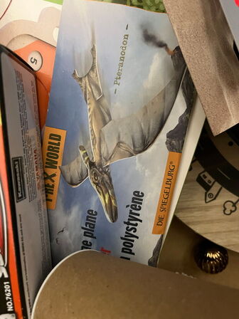 2 stk. kasser med indhold