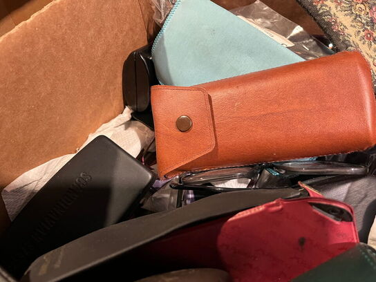 7 stk. kasser med brugte briller