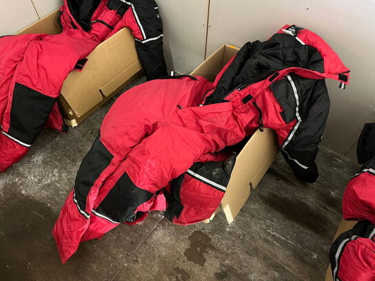 1 kasse med arbejdstøj