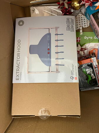 2 stk. kasser med indhold