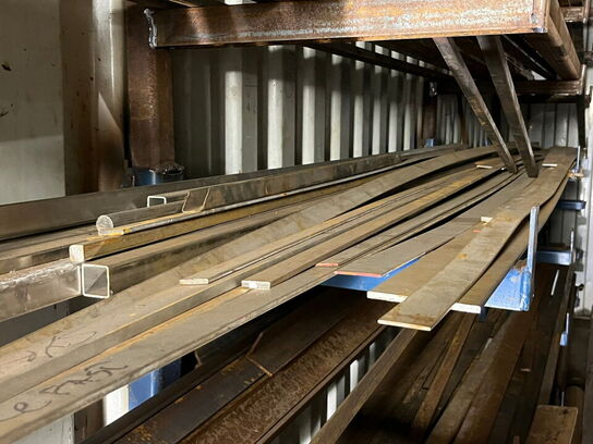 Indhold i container af rustfri, aluminium samt stang jern