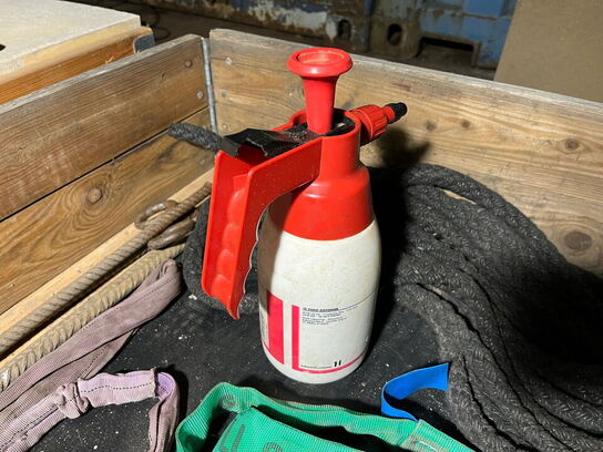 Indholdet på pallen