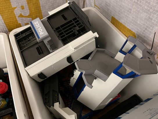 4 stk. kasser med indhold