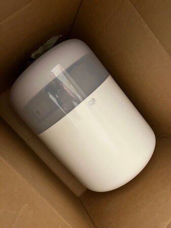 2 stk. kasser med indhold