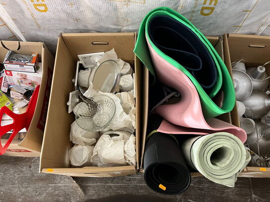 4 stk. kasser med indhold