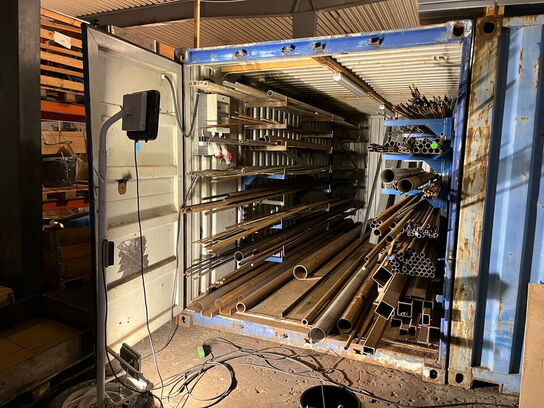 20" container med reoler, el-tarvle og lys