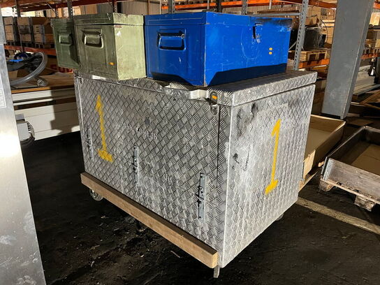 Stor ALU-transportkasse samt 3 mindre transportkassser