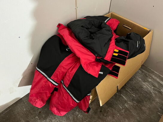 1 kasse med arbejdstøj