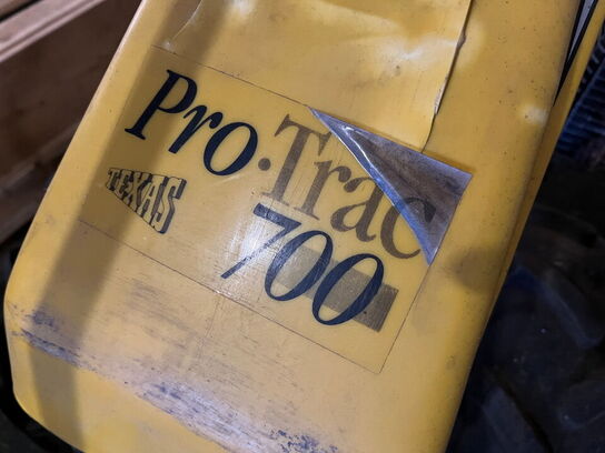 Redskabsbærer, TEXAS PRO TRAC 700,  med kost og skrabeblad