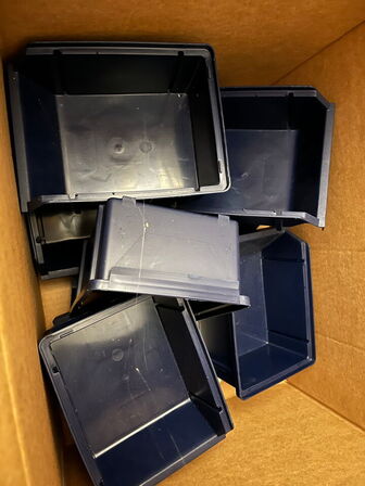 2 stk. kasser med indhold