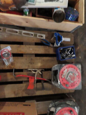 Indholdet på pallen