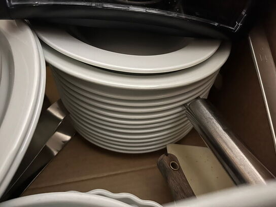 2 stk. kasser med indhold