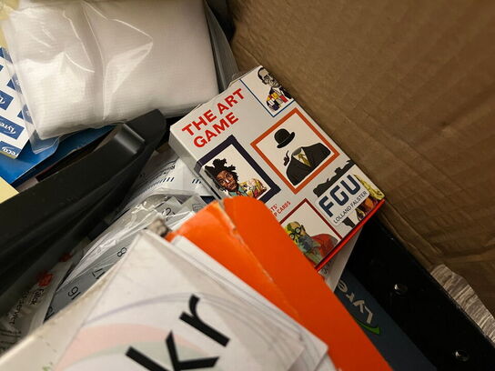 4 stk. kasser med indhold