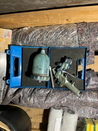 Indholdet på pallen