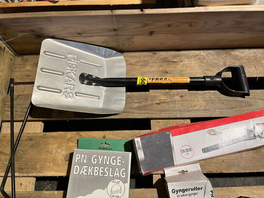 Indholdet på pallen