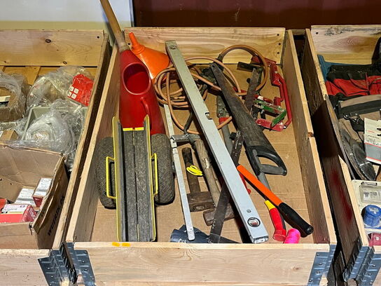 Indholdet på pallen