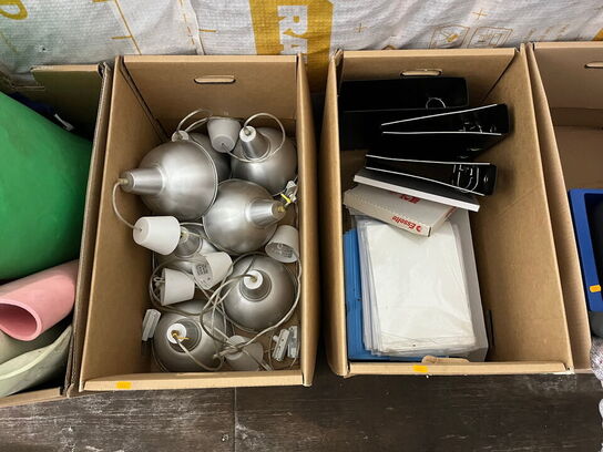 4 stk. kasser med indhold