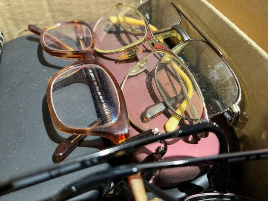 6 stk. kasser med brugte briller