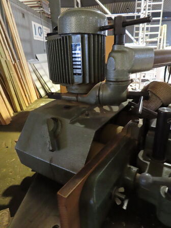 Fræser med fremfører, UNIVER SF 900 og fremfører 508