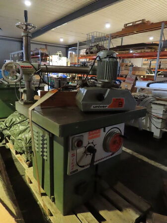 Fræser med fremfører, UNIVER SF 900 og fremfører 508