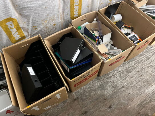 4 stk. kasser med indhold