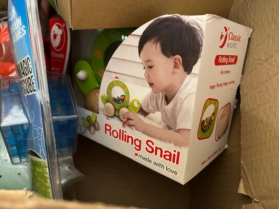 6 stk. kasser med indhold