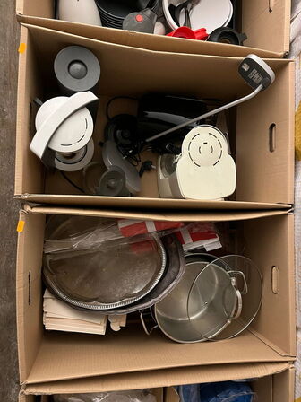 4 stk. kasser med indhold