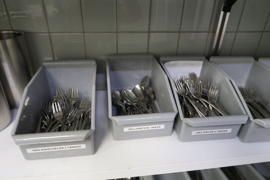Div. Bestik samt kasser til bestik