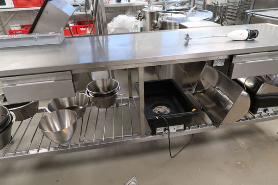 Rustfri stålbord med el. hæve/sænke funktion uden indhold