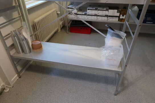 Fødevarereol med div. Engangsservice