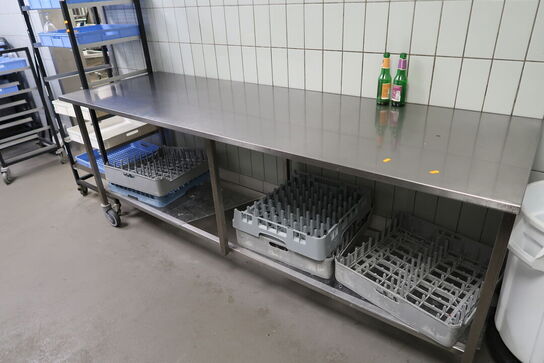 Rustfri stålbord uden indhold