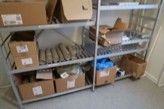 2 stk. fødevarereoler med affaldssække, poser, folie m.m.