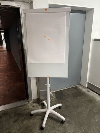 Whiteboard NOBO på hjul