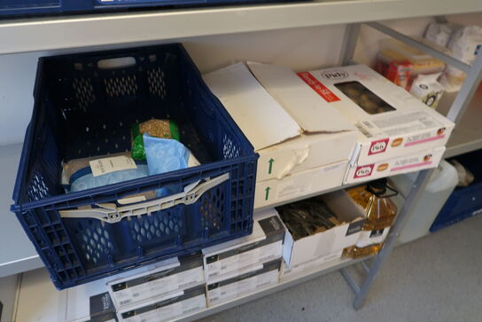 2 stk. fødevarereoler med div. Fødevarer, gryde m.m.