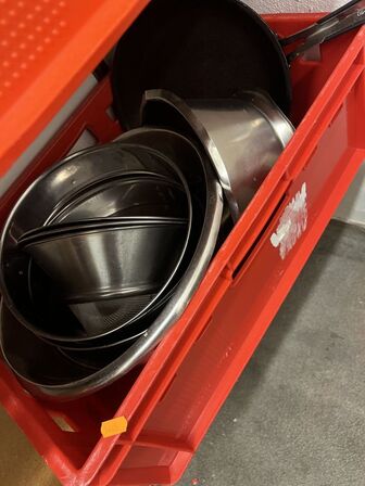 4 ks. m. div. køkkenredskaber m.v.