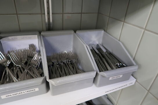 Div. Bestik samt kasser til bestik
