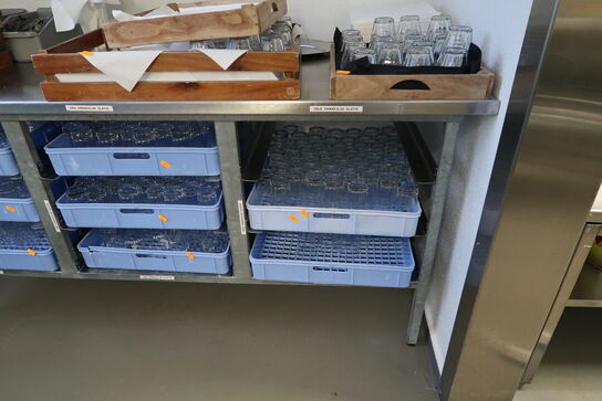 Rustfri stålbord med opbevaring uden indhold