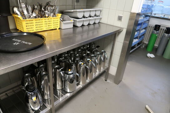 Rustfri stålbord uden indhold