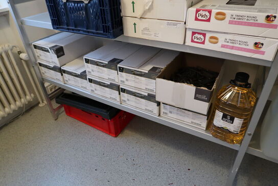 2 stk. fødevarereoler med div. Fødevarer, gryde m.m.