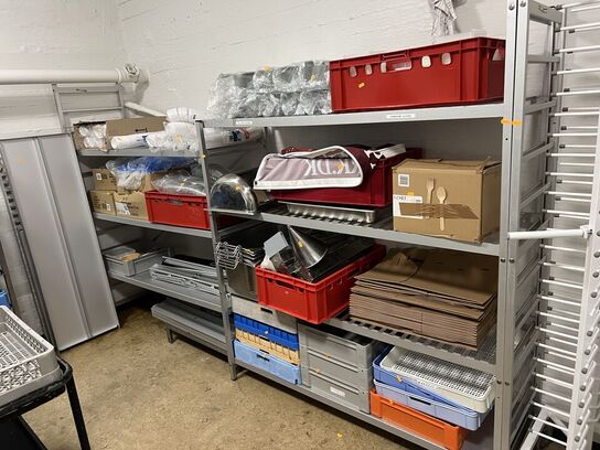 2 fag køkkenreoler (uden indhold)