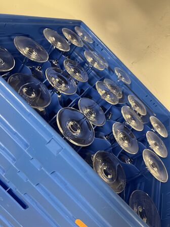 Vogn m. glasbakker inkl. glas i bakkerne (ass.)