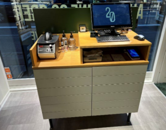 Reolsystemer og butiksinventar fra hel butik