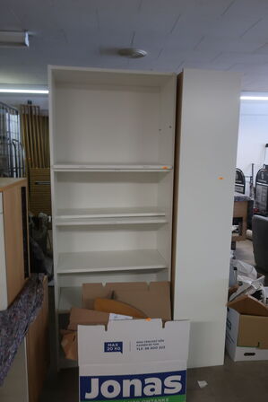 Reolsystemer og butiksinventar fra hel butik